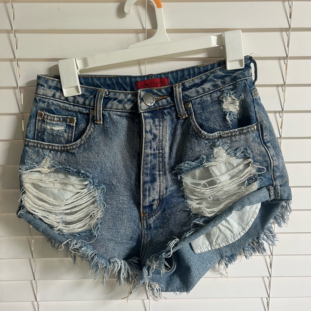 Signature 8 shorts